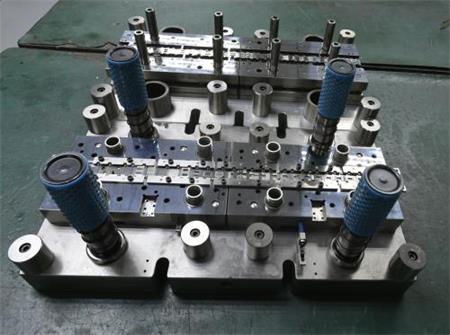 精密模具設(shè)計(jì)