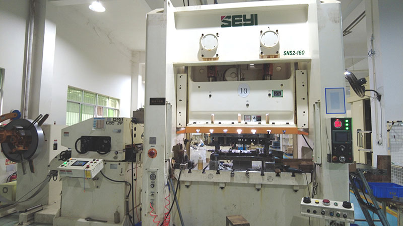 六田精密沖壓設備細節(jié)展示